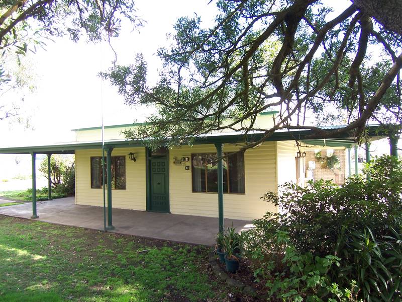 Convenient Country Living Picture 1