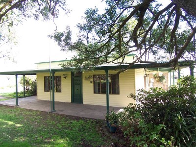 Convenient Country Living Picture Convenient Country Living Picture