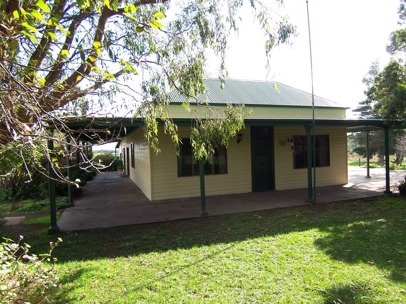 Convenient Country Living Picture 2