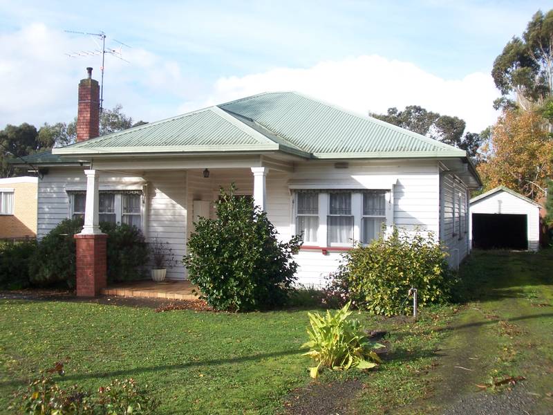 Stylish Art Deco Family Home. Picture 2