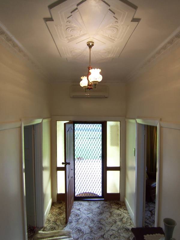 Stylish Art Deco Family Home. Picture 3