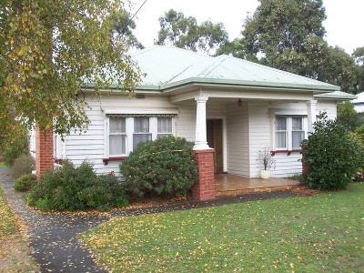 Stylish Art Deco Family Home. Picture