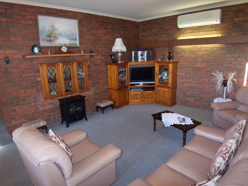 Exceptional Family Living Awaits You Picture 3