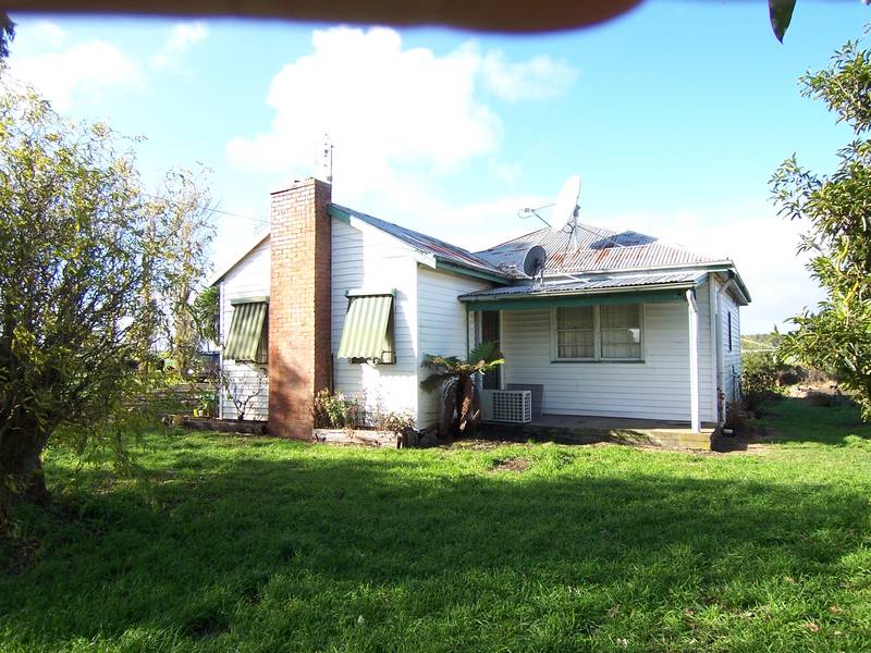 Space & Serenity - 3 bedroom home on 3 acres Picture 2