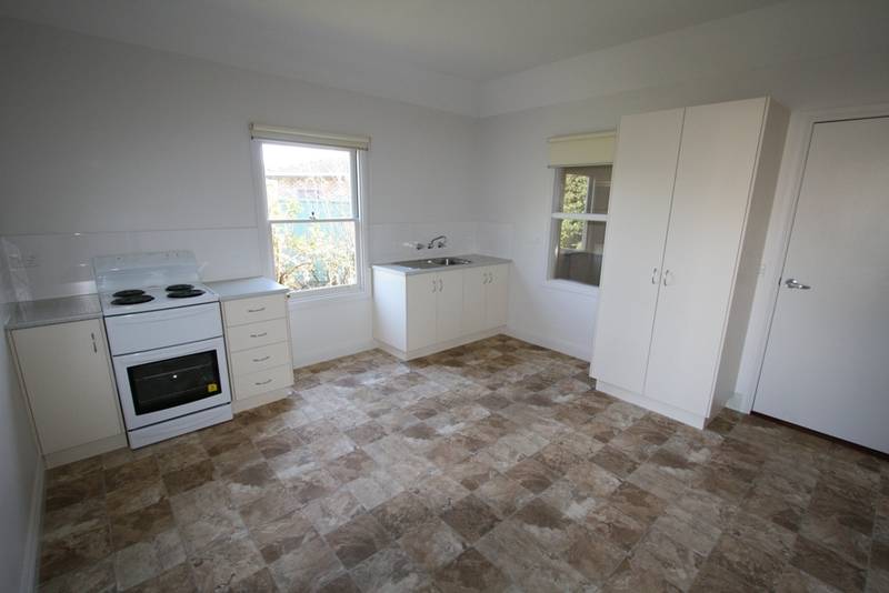 Low Maintenance - Central Living Picture 3