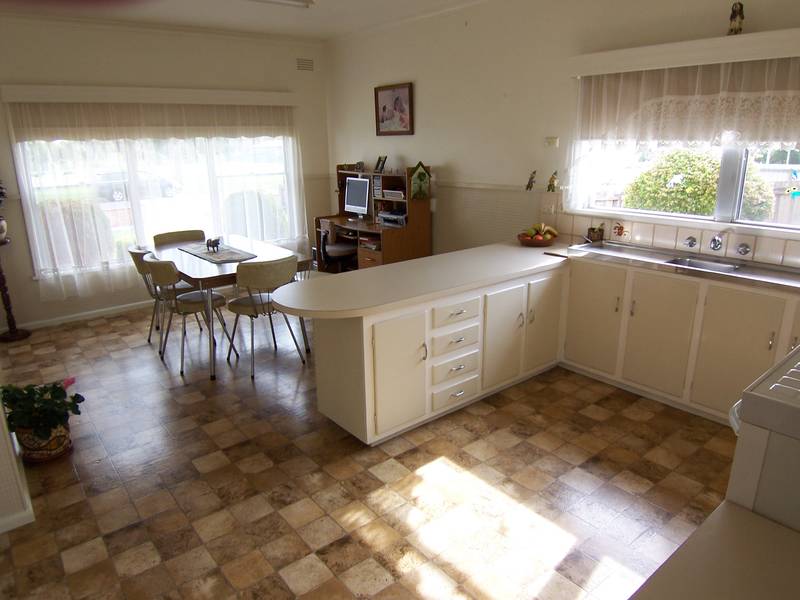 Immaculately Presented 4 Bedroom Family Home Picture 3