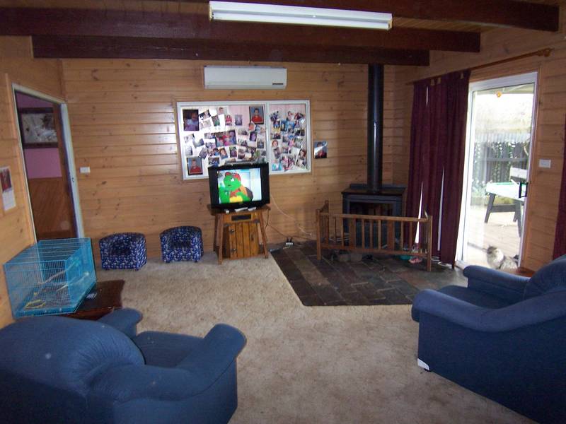 End the Space Race! -
4 bedroom family home Picture 3