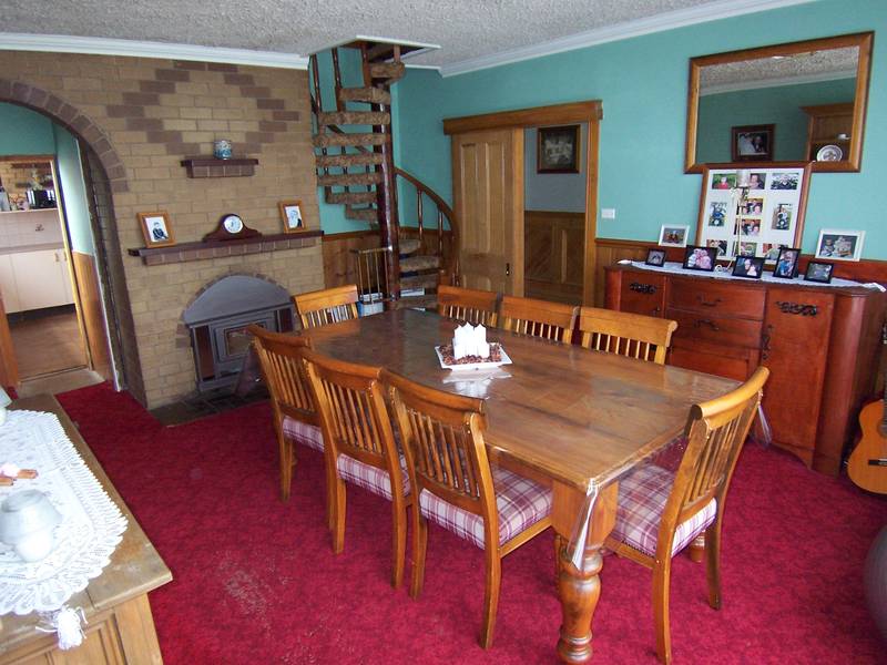 End the Space Race! -
4 bedroom family home Picture 2