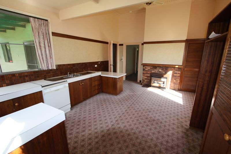 A Rare Find - 3 Bedroom home on 2 acres Picture 3