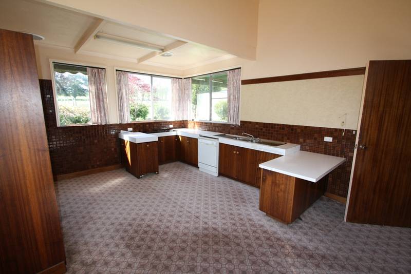 A Rare Find - 3 Bedroom home on 2 acres Picture 2