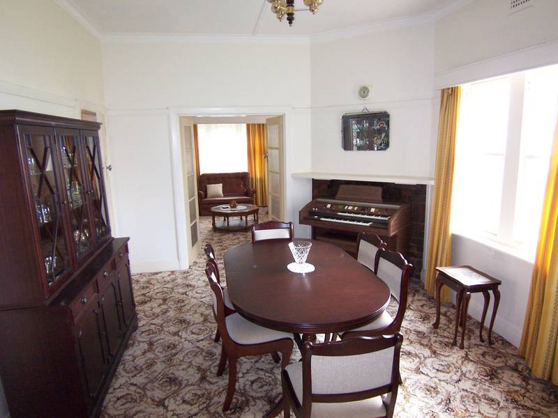 Fully Furnished Family Home. Picture 3