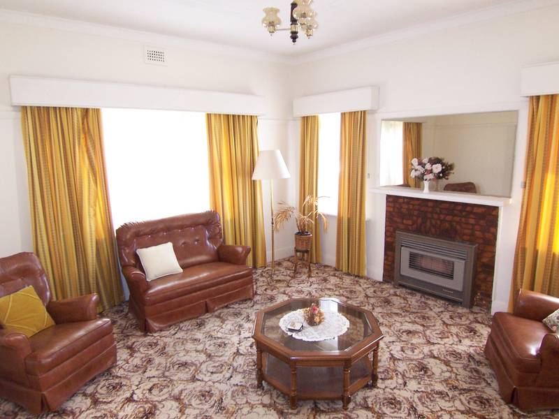 Fully Furnished Family Home. Picture 2