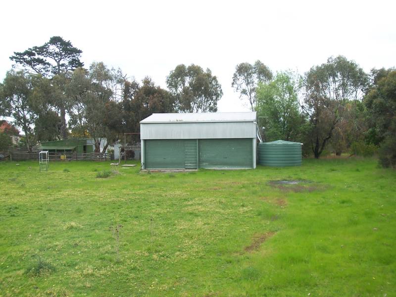 Endless Possibilities!! - 1.28ha / 3.16 acres Picture 2