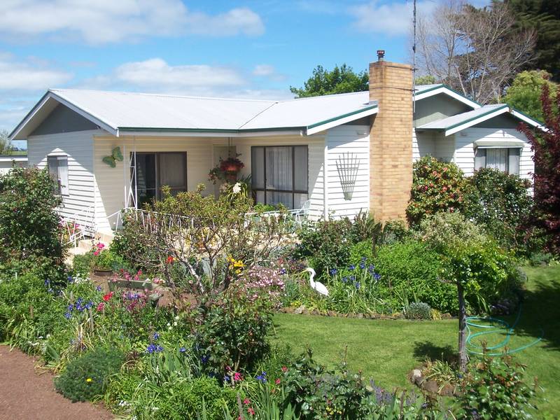 Gardener's Paradise - 4 Bedroom Family Home. Picture 1