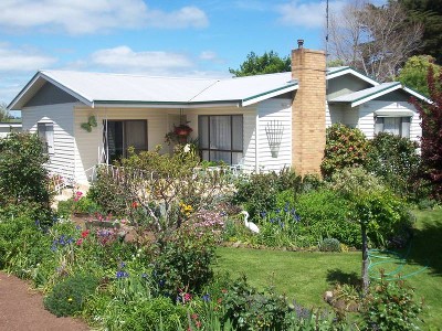 Gardener's Paradise - 4 Bedroom Family Home. Picture Gardener's Paradise - 4 Bedroom Family Home. Picture