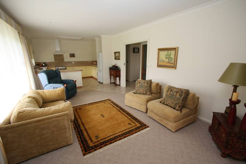 Escape to the bush! Picture 2