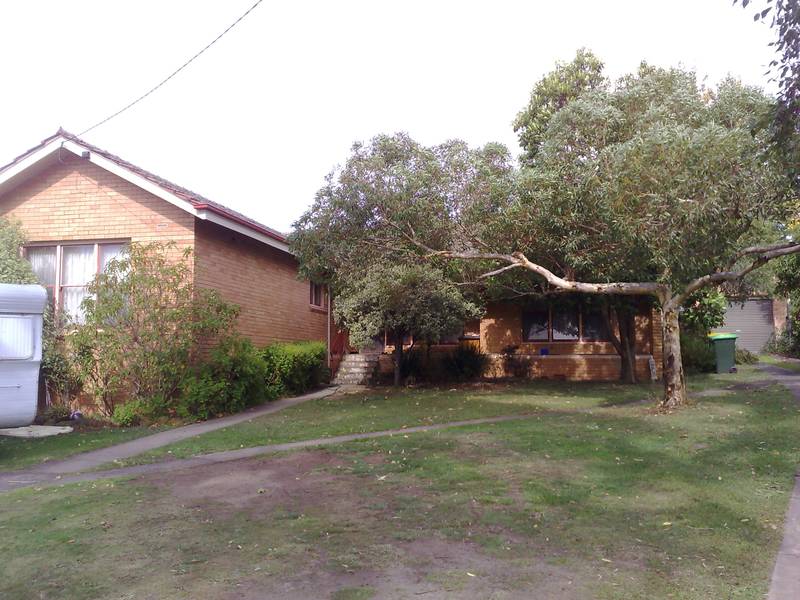 3 bedroom brick home Picture 1