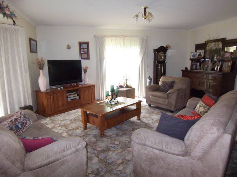 Superb 3 Bedroom Family Home. Picture 2