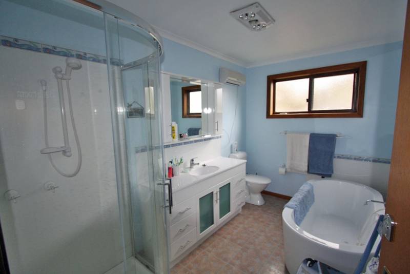 4 bedroom home with or without 2 acres. Picture 3