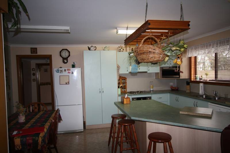 4 bedroom home with or without 2 acres. Picture 2