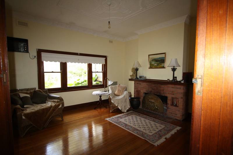 A RARE FIND - ON 14 ACRES Picture 2