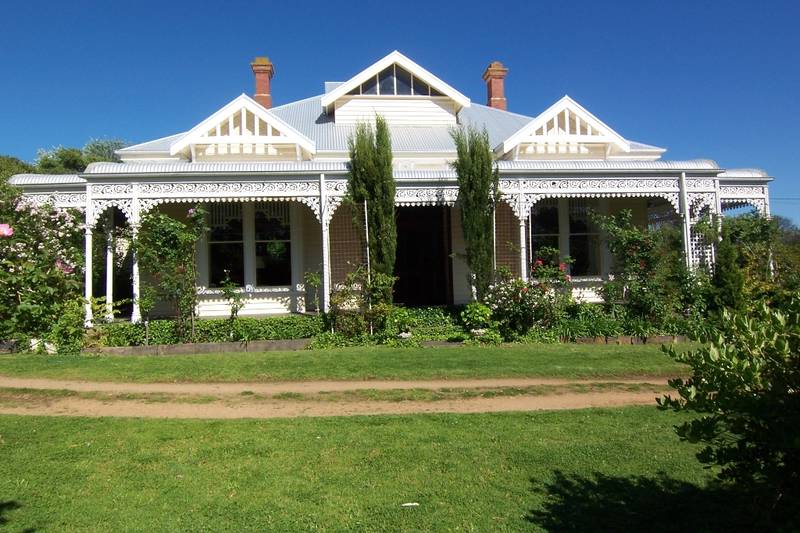 Late Victorian Italianate Home - Elevated 8000m2 Allotment Picture 1
