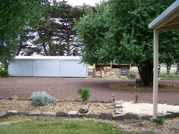 2 Acre Lifestyle Property Picture 2