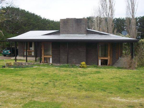 302 Acres - 122 HA - Grazing- Equine Breeding Complex Picture 1