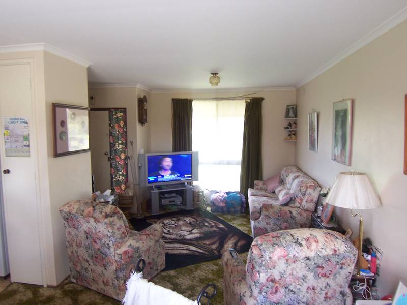 Affordable two bedroom unit Picture 2