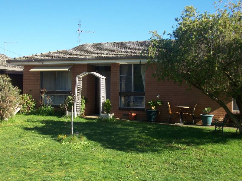 Affordable two bedroom unit Picture 1