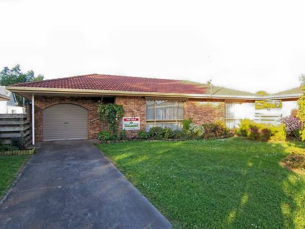 Ideally positioned 2 Bedroom Unit Picture 1