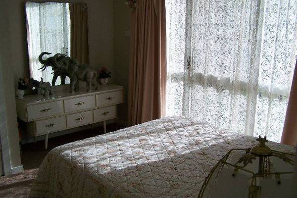 Immaculate 3 Bedroom Home Picture 2