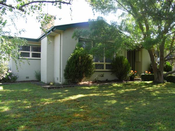 The Gardens Are Superb - The Presentation The Same - Entertaining Simplistic Picture 2