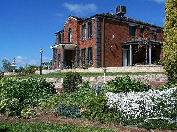 The ultimate lifestyle property - 12 acres Picture 2