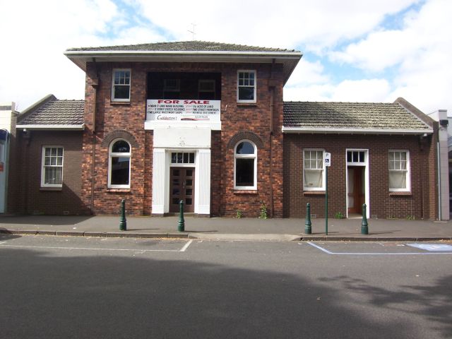 IMPOSING COMMERCIAL PREMISES AND QUALITY RESIDENCE Picture 1