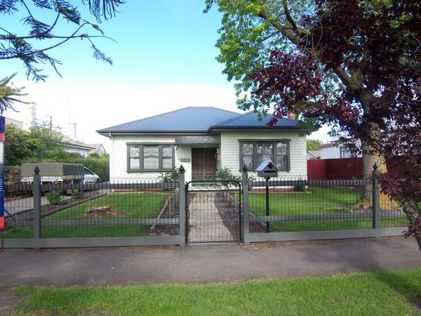 Stylish Art Deco Cottage Picture 2