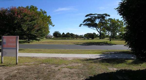 SUPERBLY LOCATED UNIT WITH LONG TERM TENANT Picture 2