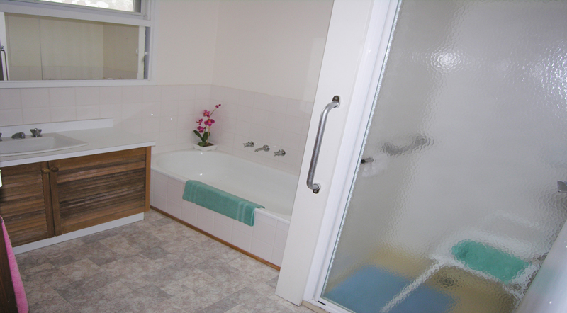 SPACIOUS TOWNHOUSE IN A GREAT LOCATION Picture 3