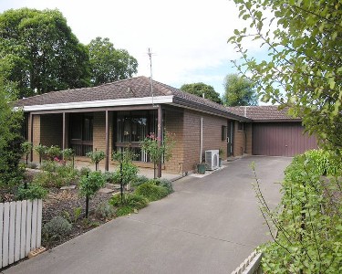 SPACIOUS TOWNHOUSE IN A GREAT LOCATION Picture