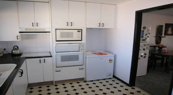 LIVE IN OR RENT OUT Picture 2