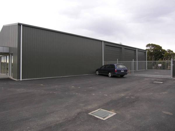 BRAND NEW WORKSHOP Picture 2