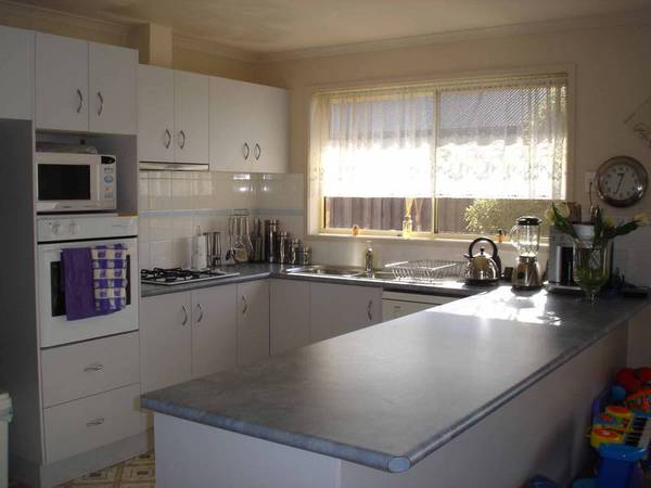 Huge 4 Bedroom Home in East Sale! Picture 3