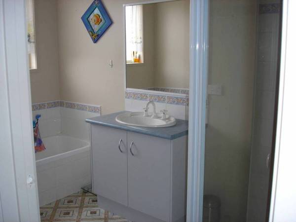 Huge 4 Bedroom Home in East Sale! Picture 2