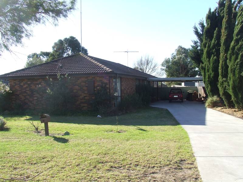 3 Bedroom Home in Stratford Picture 1