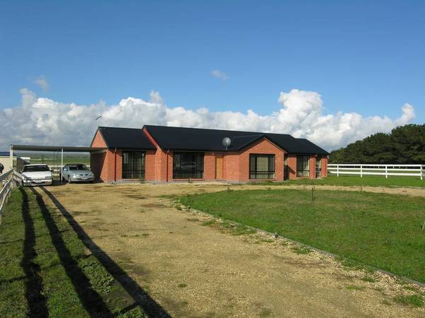 MODERN 4B/R HOME ON 46.94HA ( 116 ACRES ) Picture 1