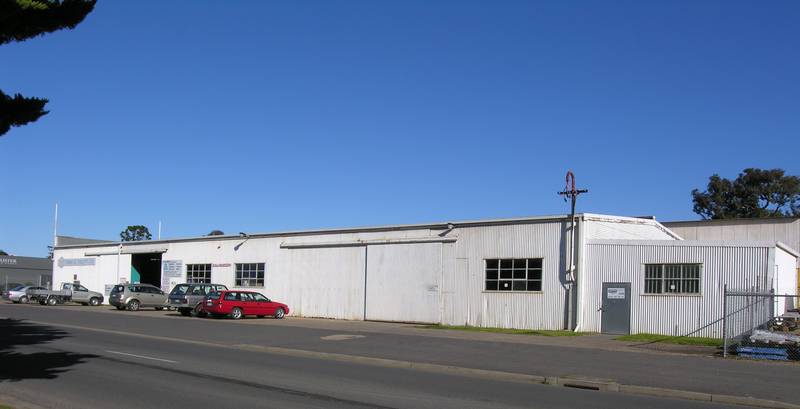 LARGE WORKSHOP/STORAGE AREA Picture 1