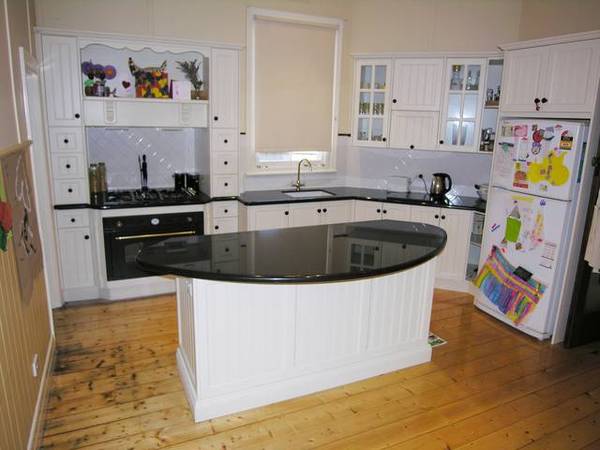 SUBSTANTIAL CHARACTER HOME IN MAFFRA Picture 2