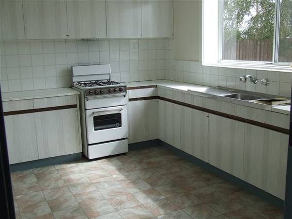 INVEST IN THIS GROUND FLOOR 2B/R FLAT. Picture INVEST IN THIS GROUND FLOOR 2B/R FLAT. Picture