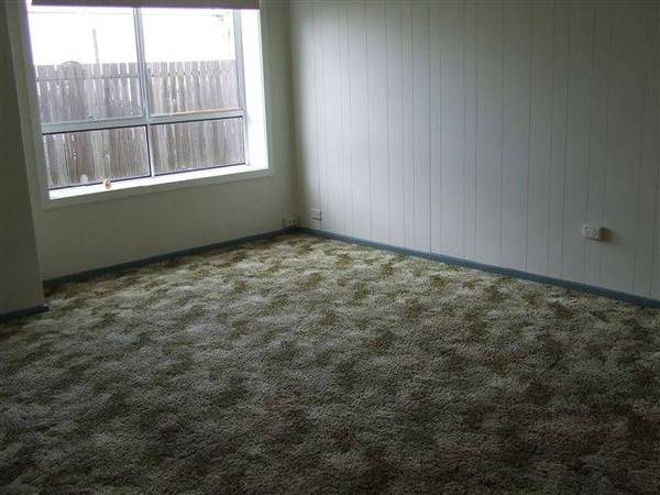 INVEST IN THIS GROUND FLOOR 2B/R FLAT. Picture INVEST IN THIS GROUND FLOOR 2B/R FLAT. Picture