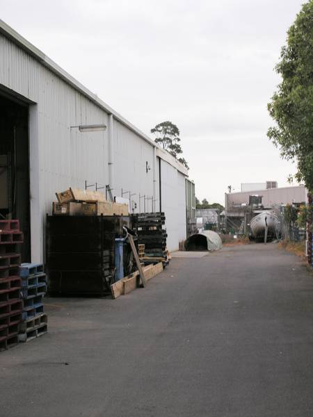 LARGE STORAGE/WORKSHOP AREA Picture 1